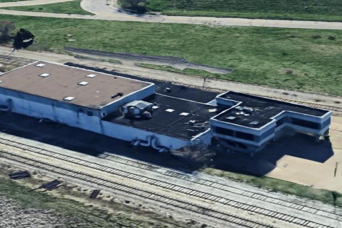 Aerial view showing rail line adjacent to property